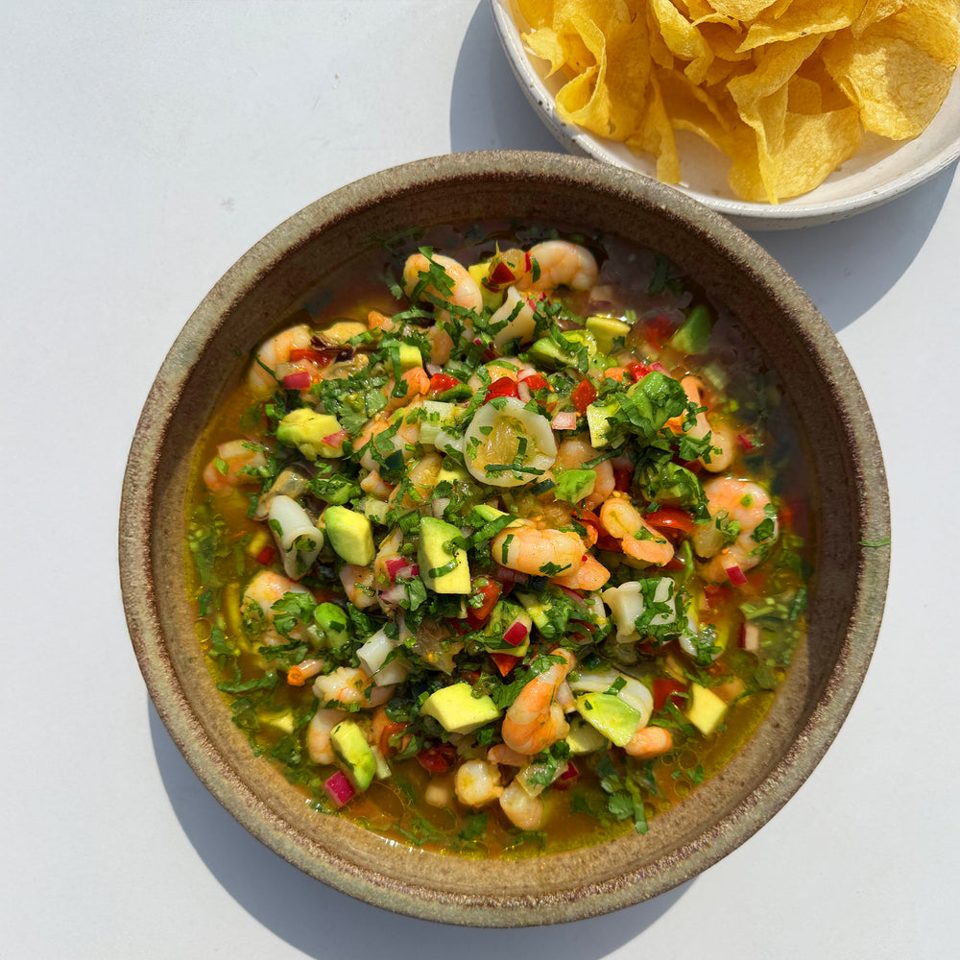 ceviche de Acapulco (una ensalada picante de mariscos)