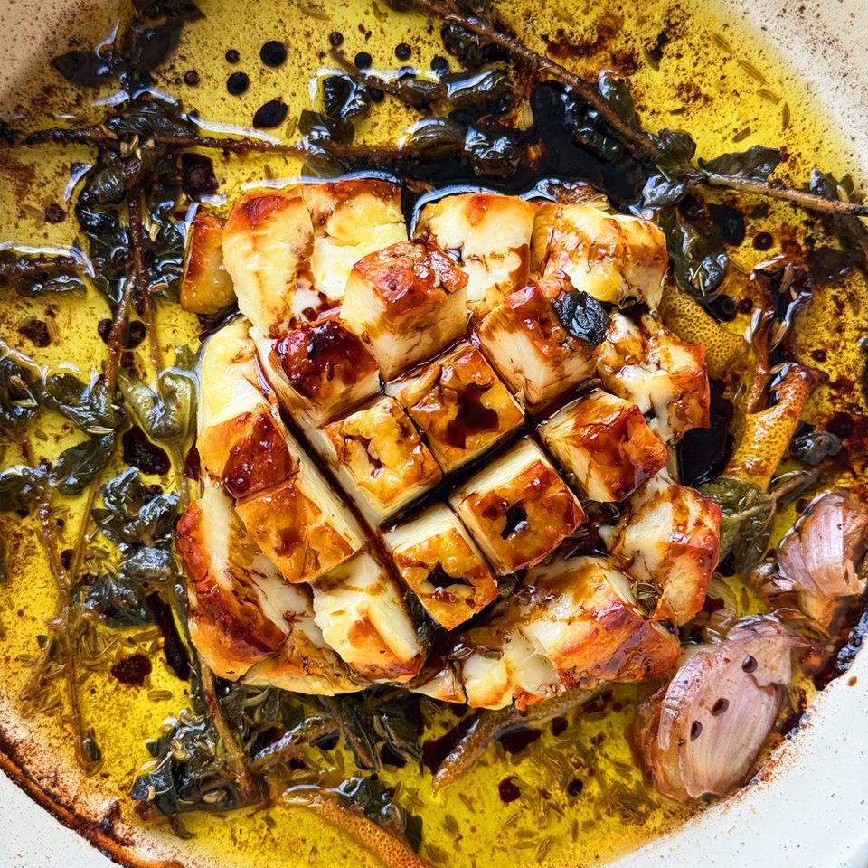 Gebakken halloumi met venkel en carobsiroop