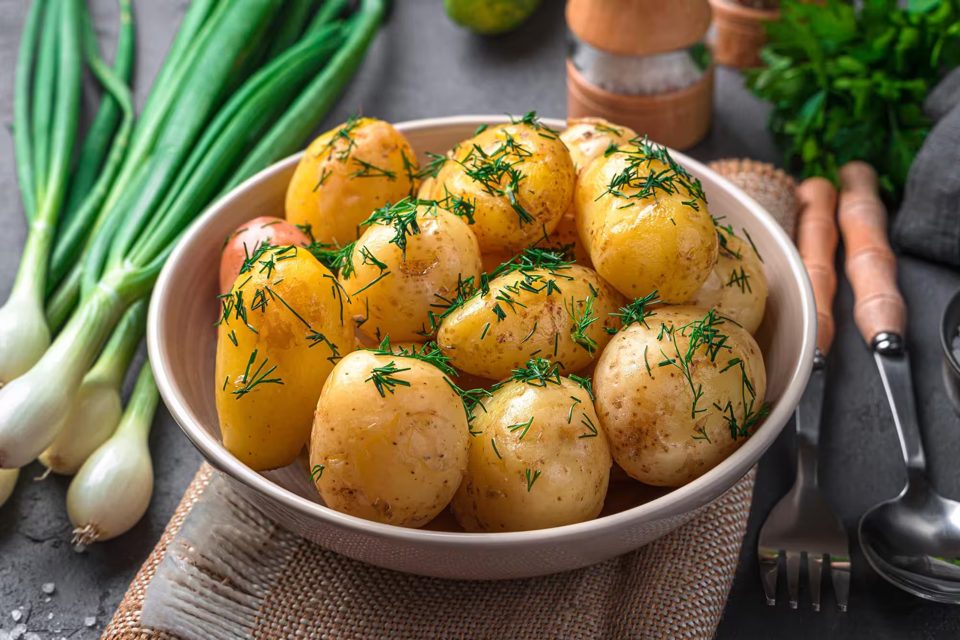 Boiled New Potatoes with Dill and Butter