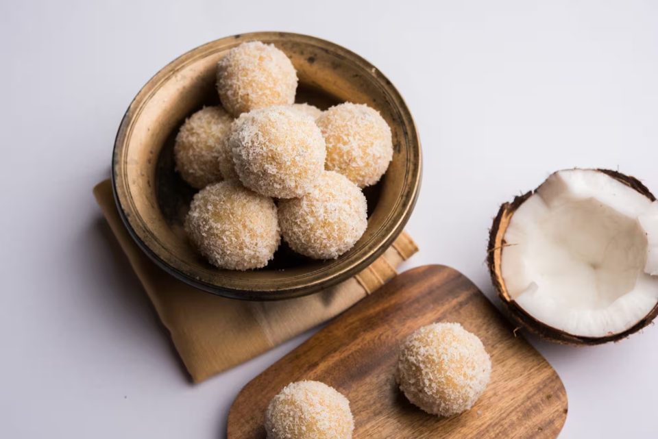 Coconut Sweet Laddoo (Nariyal Laddu)