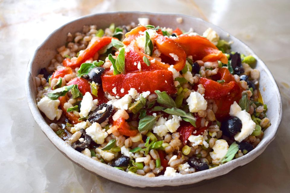 Ensalada de farro y pimiento rojo asado