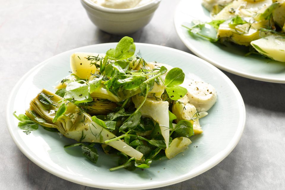 Ensalada de alcachofa globe con mayonesa de limón preservado