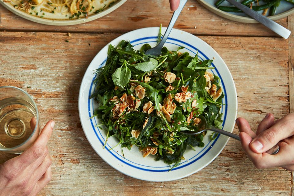 Ensalada de hierbas verdes