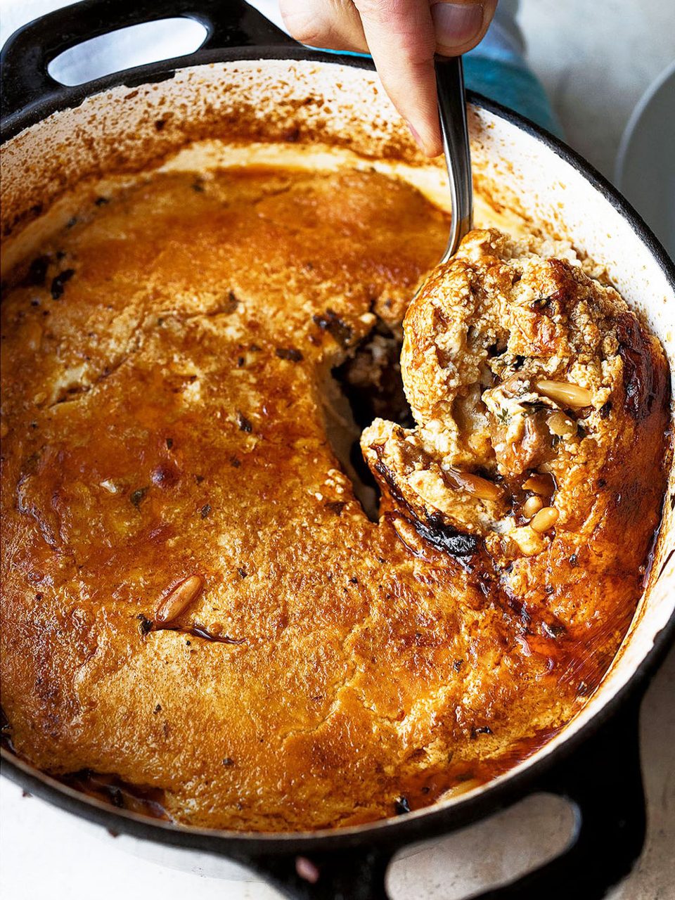 Lamsiniyah met tahini-korst
