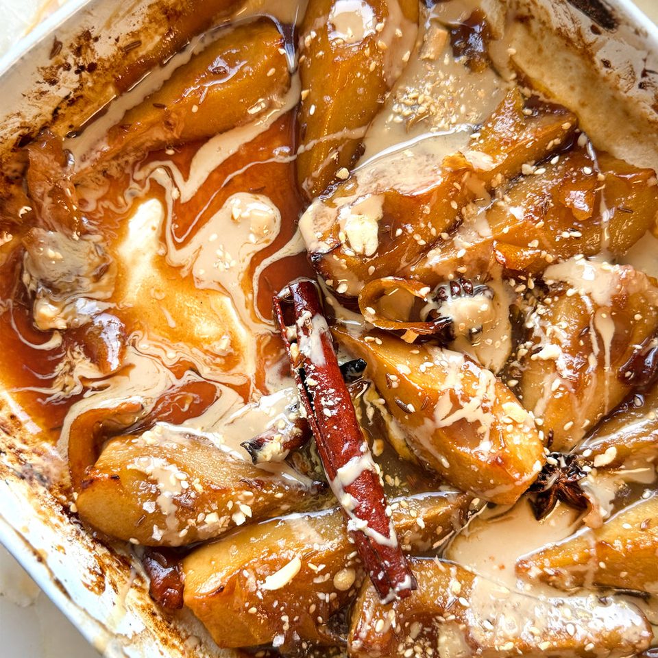 Miso-boter gebakken peren