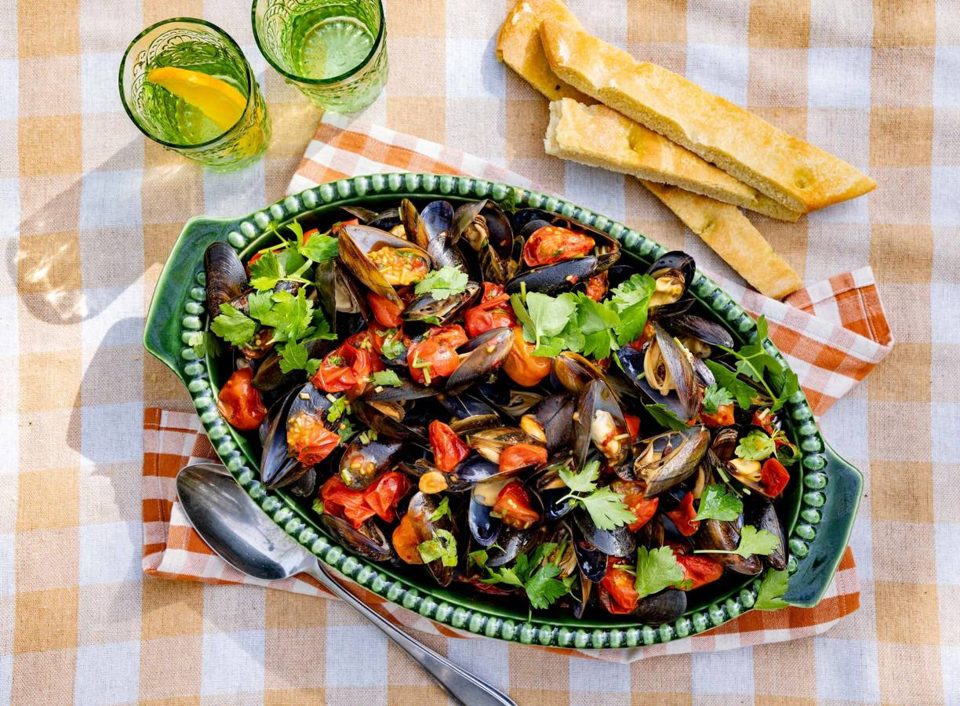 Mejillones con tomate y perejil