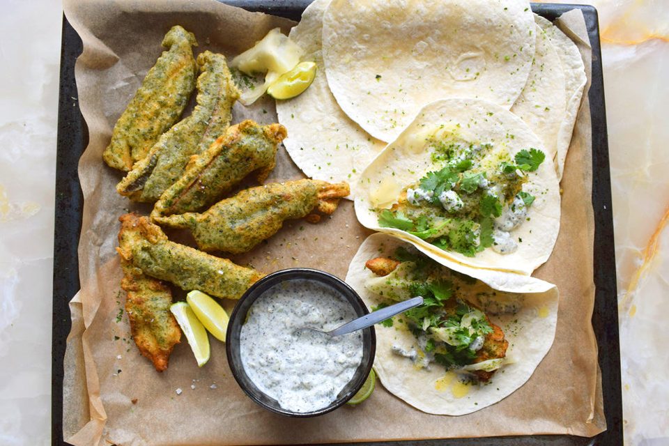 Tacos de “fish finger” de Nori con salsa tártara