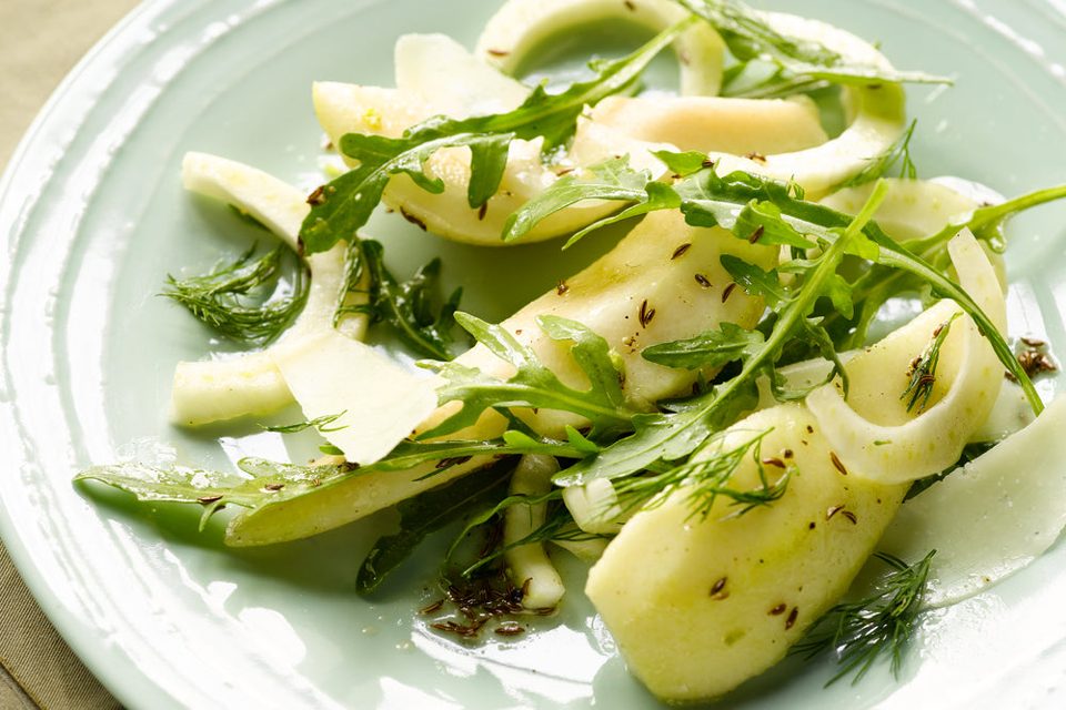 Ensalada de pera y hinojo con comino y pecorino