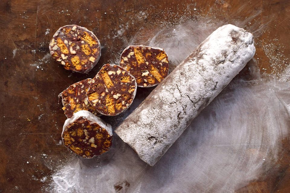 Salchichón de chocolate con nuez y ginger nut