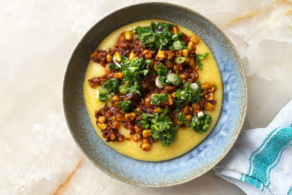 Polenta met sardines en koriandersalsa