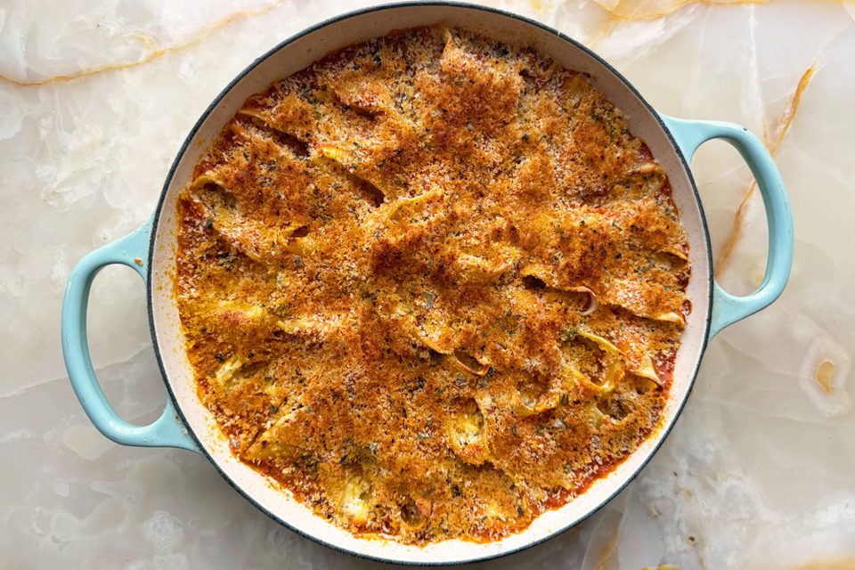 Conchiglioni rellenos de ricotta en salsa de calabaza