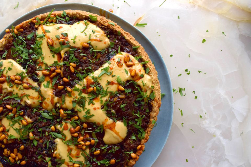 Tarta salada de carne picada y tahini