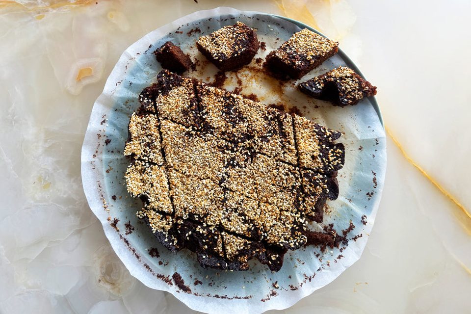 Sfouf b’Debs (rijke semolinecake)