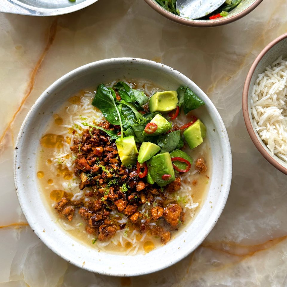 Rijst bowl met shiitake en tempeh-bouillon