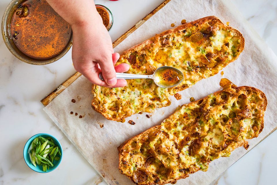 Pan de ajo con queso dulce y ahumado