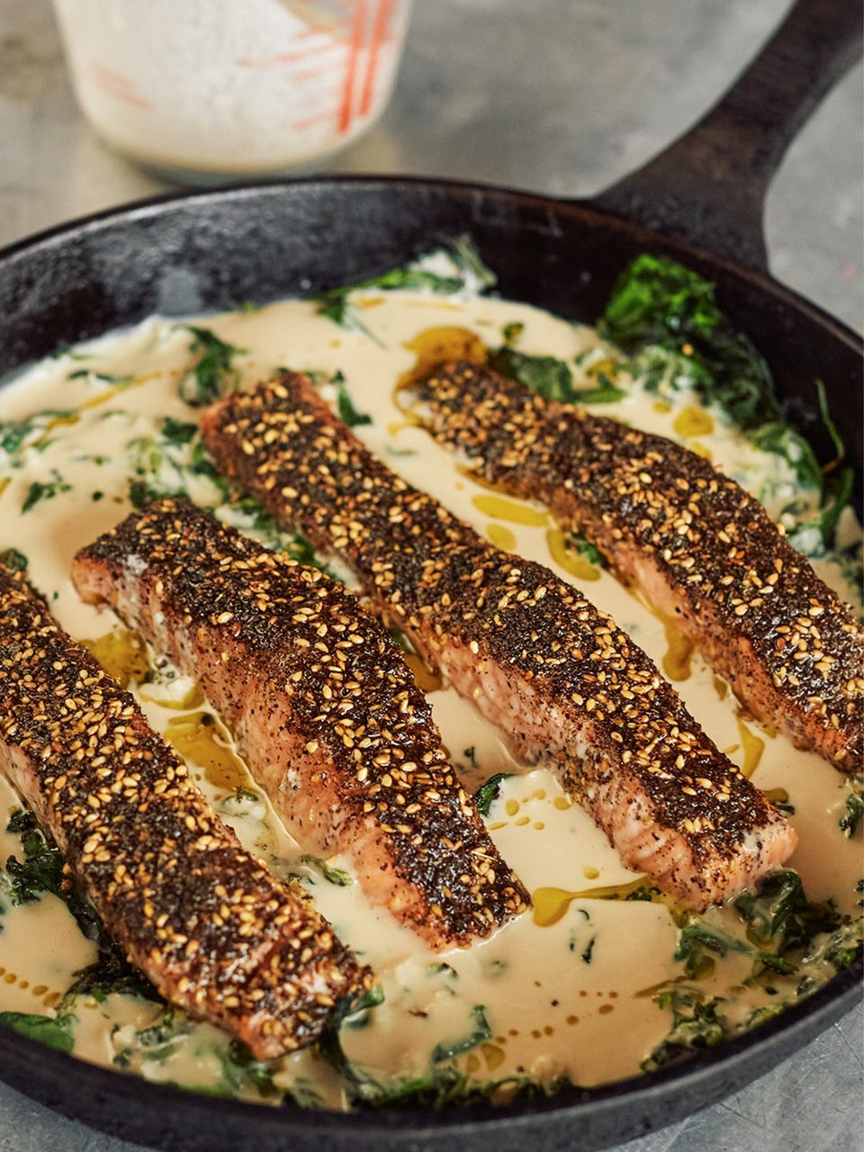 Salmón con za'atar y tahini
