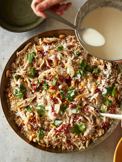 Arroz de celebración con cordero, pollo y yogur de ajo