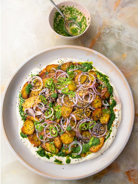 Chaat masala-aardappelen met yoghurt