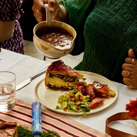 Sauce/gravy van kastanje en paddenstoel met dadelmelasse