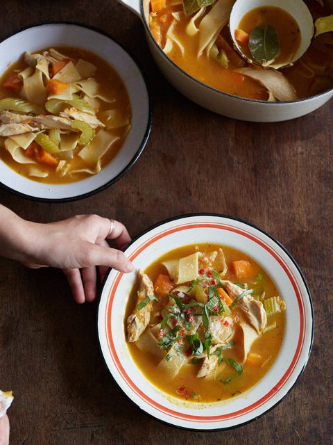 Kip- en Parmezaanse soep met pappardelle