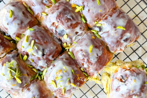 Chocolade-, sinaasappel- en pistachebuns