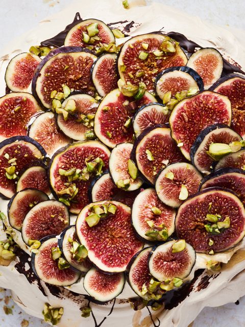 Cinnamon pavlova, praline cream and fresh figs