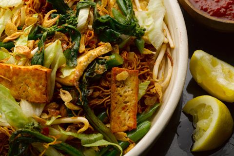 Guiso de fideos goreng