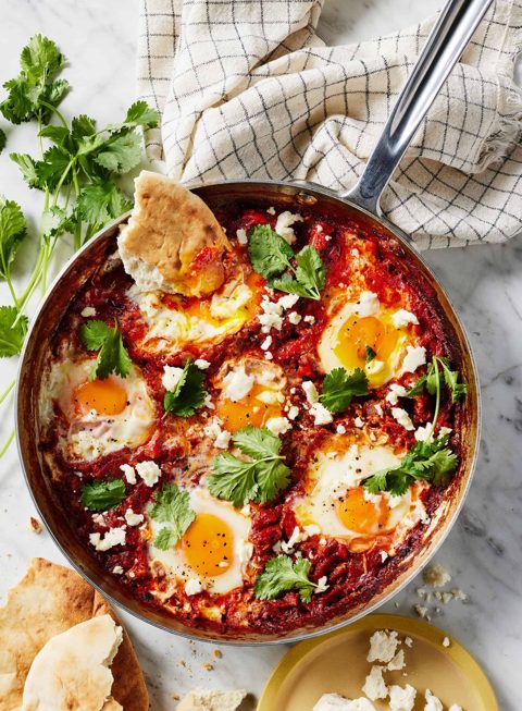 Shakshuka con Huevos Escalfados en Salsa de Tomate y Pimiento